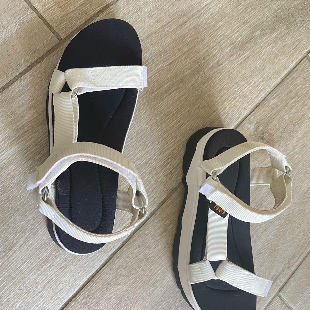 Teva Sandels size 7 USA